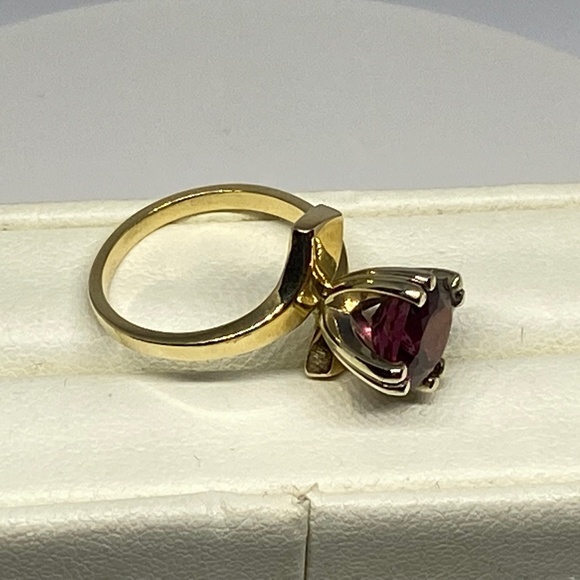 NWOT 14K Yellow Gold Cushion Cut Garnet Ring - Picture 4 of 6